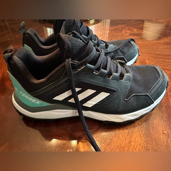 Adidas Terrex Trail Sneakers. Used. Very Good condition. Black & Turquoise sz 7 - Picture 5 of 6